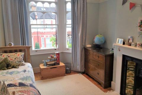 33 Boscombe Road, London, SW17 9JL
