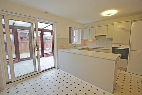 3 bedroom townhouse to rent, Newlyn Way, Portsmouth PO6