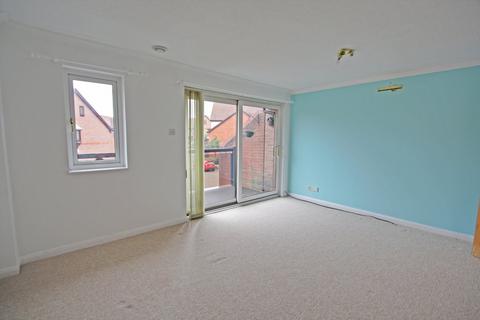 3 bedroom townhouse to rent, Newlyn Way, Portsmouth PO6