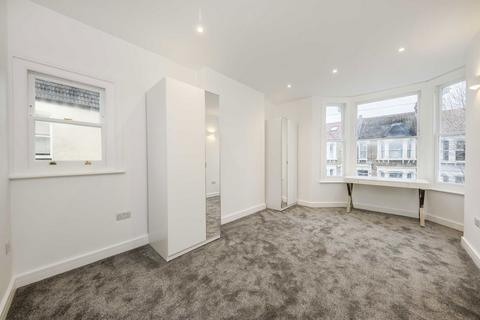 2 bedroom flat to rent, Wakeman Road, London NW10