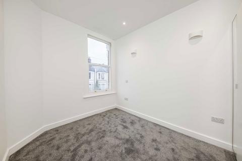 2 bedroom flat to rent, Wakeman Road, London NW10