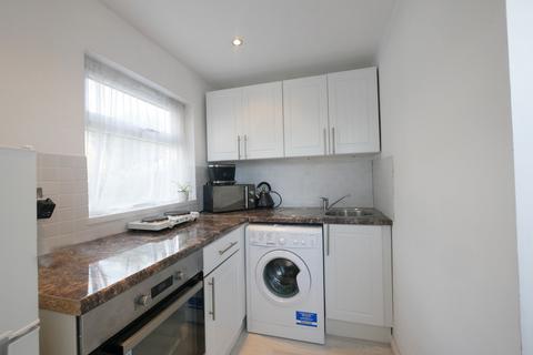 Studio to rent, Harefield Road, Uxbridge UB8