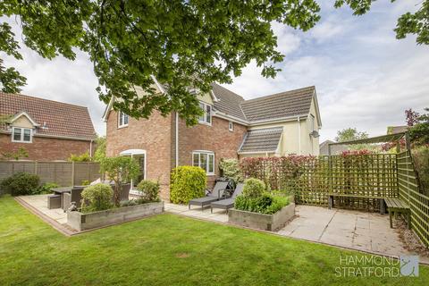 4 bedroom detached house for sale, Haylock Close, Bunwell