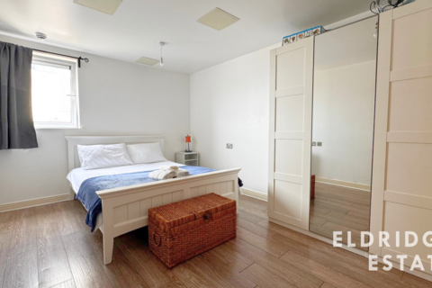 39, Sark Tower Erebus Drive, London, SE28 0GG