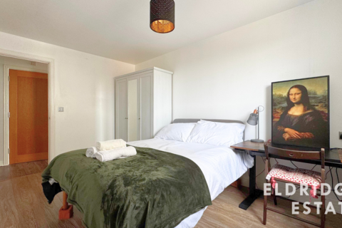 39, Sark Tower Erebus Drive, London, SE28 0GG