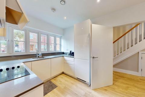 4 bedroom end of terrace house for sale, Aylsham Road, Tadworth, Surrey, KT20