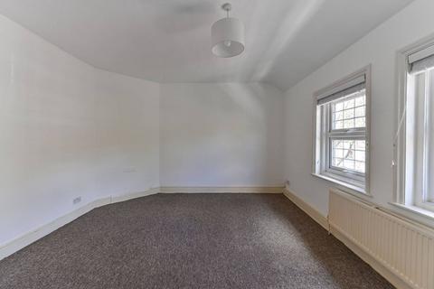 2 bedroom terraced house to rent, Cowper Avenue, Sutton, SM1