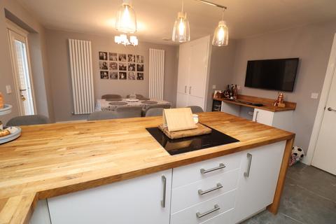 17 Ellison Drive, Kilnhurst, Mexborough, S64 5WB