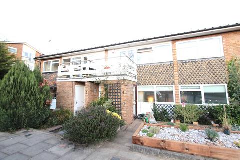 2 bedroom maisonette to rent, Highfield Court, London N14