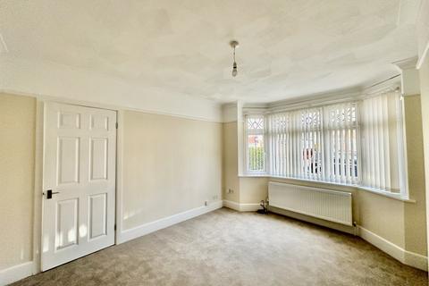 3 bedroom semi-detached house to rent, Milbury Crescent, Southampton