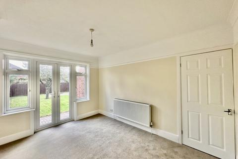 3 bedroom semi-detached house to rent, Milbury Crescent, Southampton