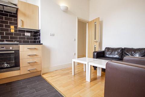 2 bedroom apartment to rent, Apt 8, 21 Hyde Terrace, 21 Hyde Terrace LS2