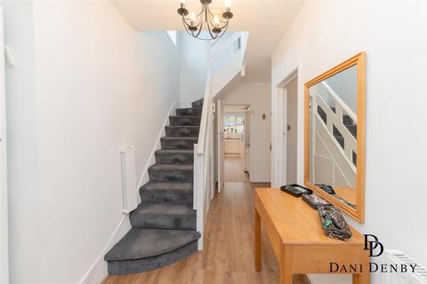 3 bedroom semi-detached house for sale, Broadhurst Avenue, Edgware HA8