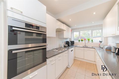 3 bedroom semi-detached house for sale, Broadhurst Avenue, Edgware HA8