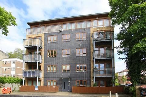 2 bedroom flat to rent, Carlton Drive, London SW15