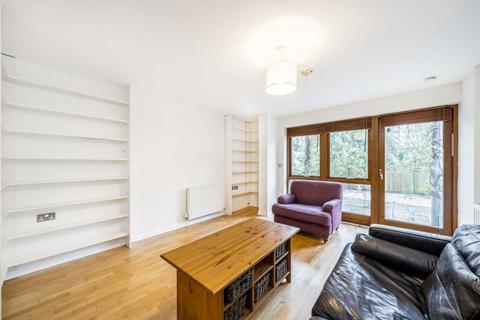 2 bedroom flat to rent, Carlton Drive, London SW15