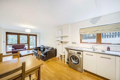 2 bedroom flat to rent, Carlton Drive, London SW15