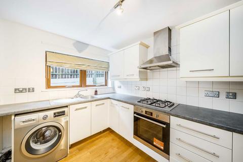 2 bedroom flat to rent, Carlton Drive, London SW15