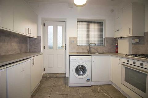 2 bedroom flat to rent, Howard Street, Battlefield, Newcastle Upon Tyne