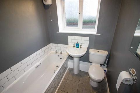 2 bedroom flat to rent, Howard Street, Battlefield, Newcastle Upon Tyne