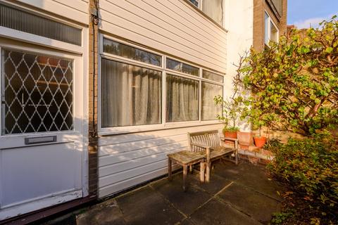 27 Murray Mews, London, NW1 9RH