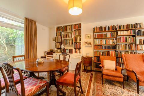 27 Murray Mews, London, NW1 9RH