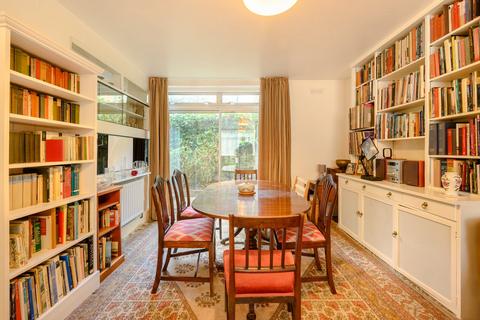 27 Murray Mews, London, NW1 9RH