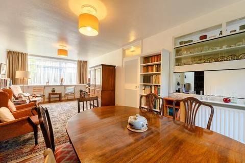 27 Murray Mews, London, NW1 9RH