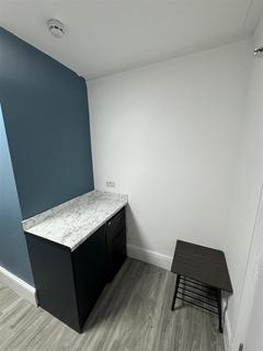 Studio to rent, Glenny Road, Barking