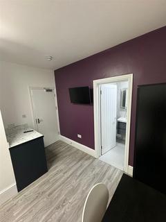 Studio to rent, Glenny Road, Barking