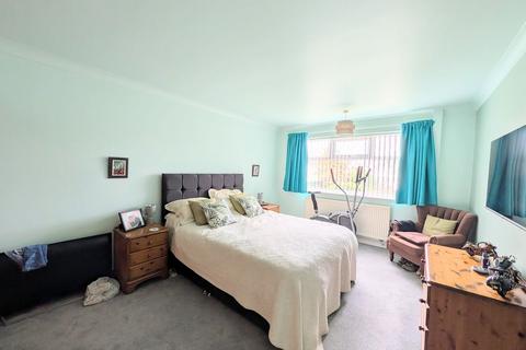 undefined, THE CRESCENT, HOLTON LE CLAY