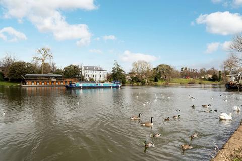 5 Winchilsea Crescent, West Molesey, KT8 1ST