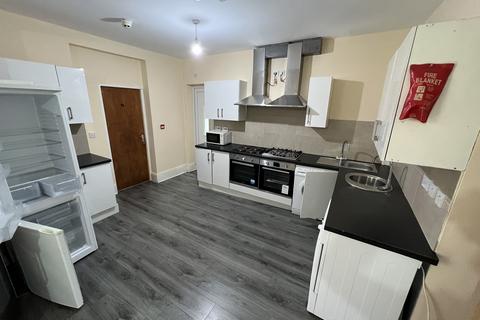 8 bedroom semi-detached house to rent, Egerton Road, Manchester M14