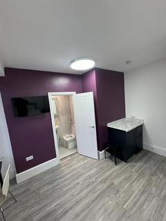 Studio to rent, Glenny Road, Barking