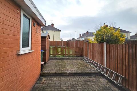 3 bedroom terraced house to rent, Moat Road, Tipton