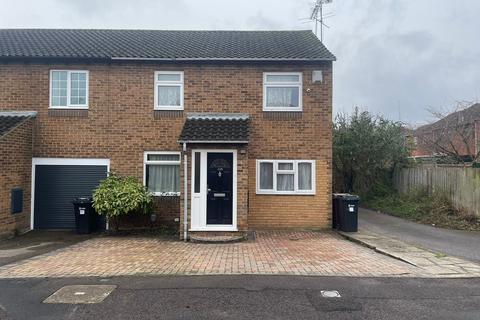 3 bedroom semi-detached house to rent, Chilcombe Way,Lower Earley