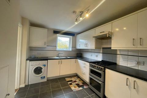 3 bedroom semi-detached house to rent, Chilcombe Way,Lower Earley