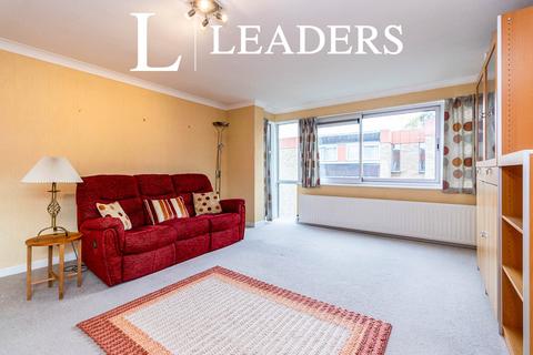 2 bedroom apartment to rent, White Lodge Close, Sutton