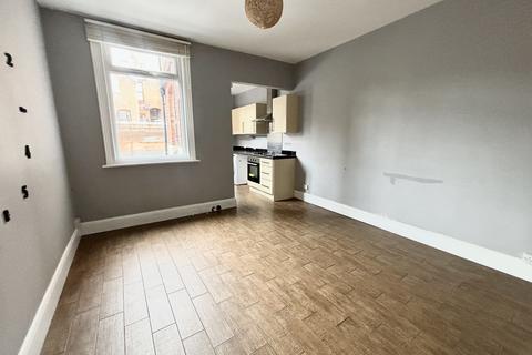 3 bedroom terraced house to rent, Sherwin Street, Derby