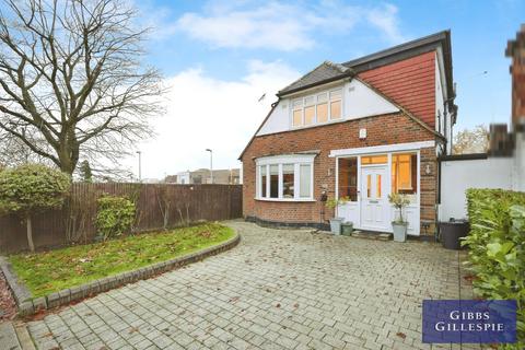 4 bedroom detached house to rent, Tolcarne Drive, Pinner