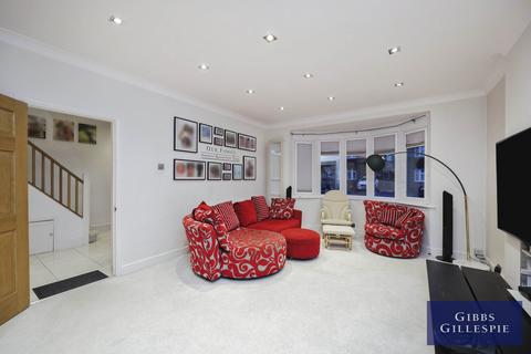 4 bedroom detached house to rent, Tolcarne Drive, Pinner