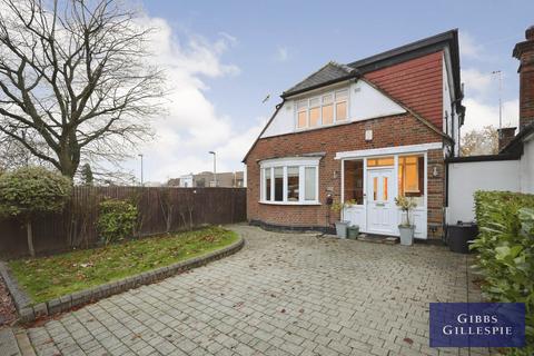 4 bedroom detached house to rent, Tolcarne Drive, Pinner