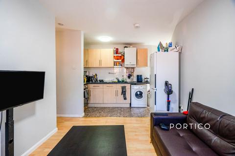 2 bedroom apartment to rent, Cowley Court, Leytonstone