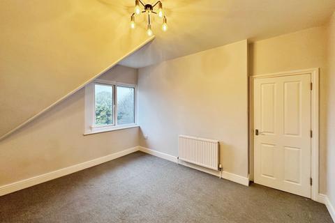 2 bedroom flat to rent, Wickham Avenue