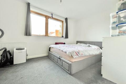 2 bedroom apartment to rent, Vesta Road, SE4