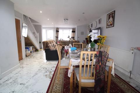 4 bedroom terraced house for sale, Lalleford Road , Luton