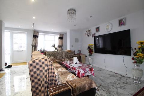 4 bedroom terraced house for sale, Lalleford Road , Luton