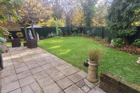 15 Berrydale, Northampton, NN3 5EQ