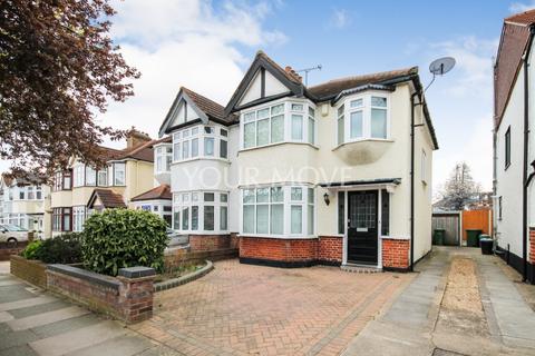 3 bedroom terraced house to rent, Carlton Road, Romford RM2