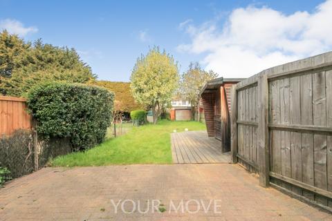 3 bedroom terraced house to rent, Carlton Road, Romford RM2